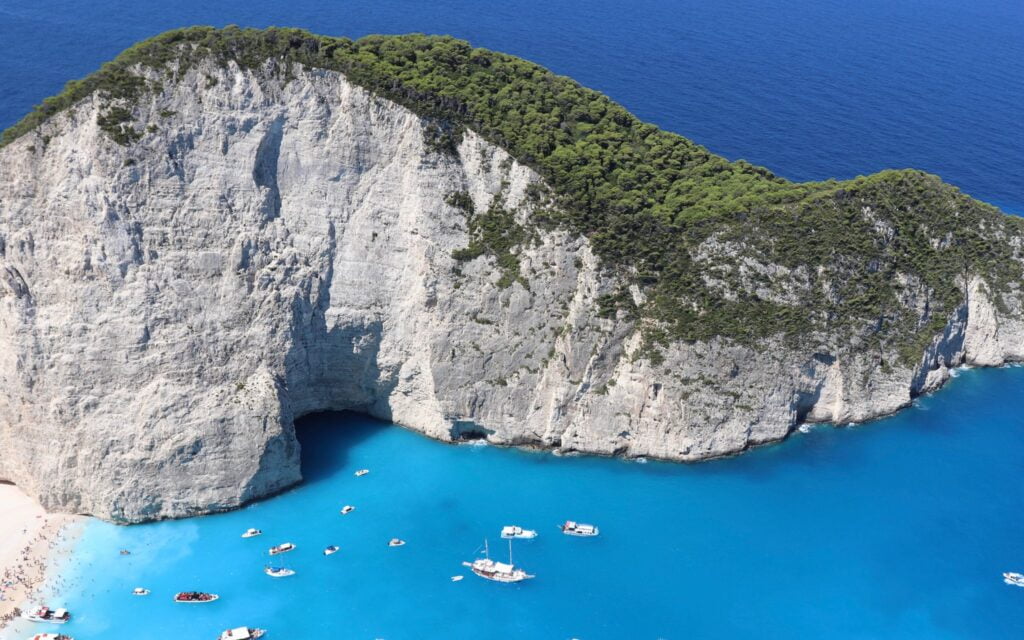 The Ionian islands are the ideal option if you are looking for flourishing landscapes, beautiful beaches, and a mix of cosmopolitan and traditional influences. Kerkyra, Kefalonia, Ithaki, Paxoi, and the rest of the Ionian islands are known for their delicious food, crystal clear waters, and full of history and culture villages.